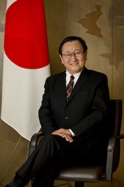 Réalisation de photos portraits pour un candidat japonais pour de futur élection.